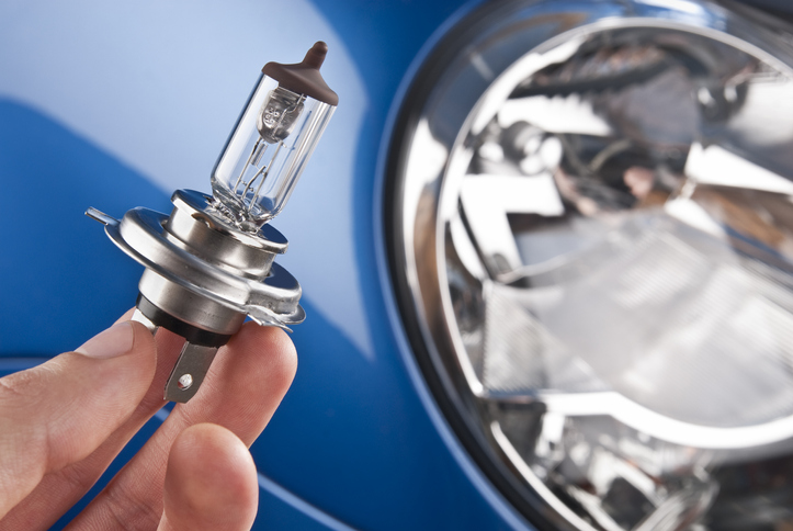 Wie Volkswagen Golf 5 Scheinwerfer Lampe wechseln?
