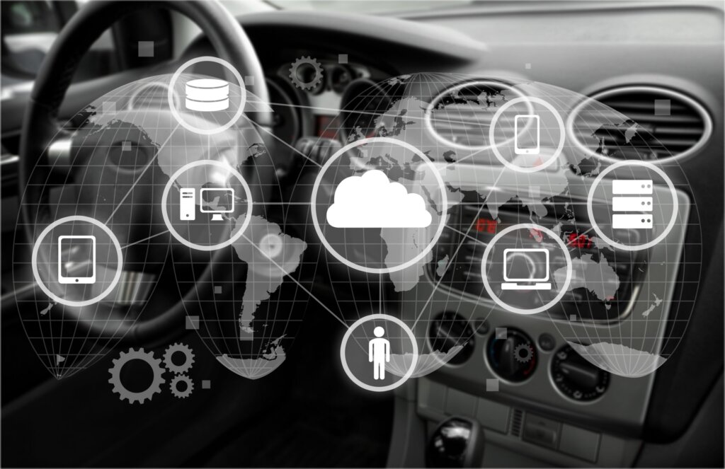 Autocockpit, das intelligente Fahrassistenzsysteme zeigt